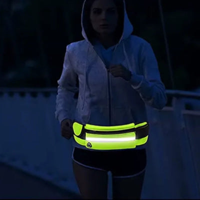 fille portant laisse canicross avec sac reflechissante