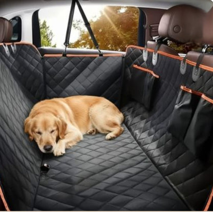 golden retriever protection voiture chien confortable attend maitre