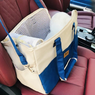 sac transport chien bicolore sur fauteuil voiture