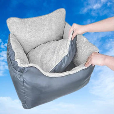 siege auto pour chiens gris moelleux