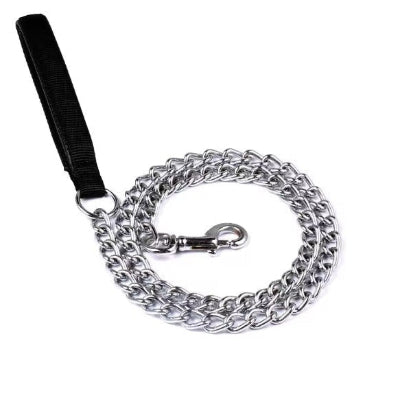 une laisse de chien chaine noire mousqueton robuste securise